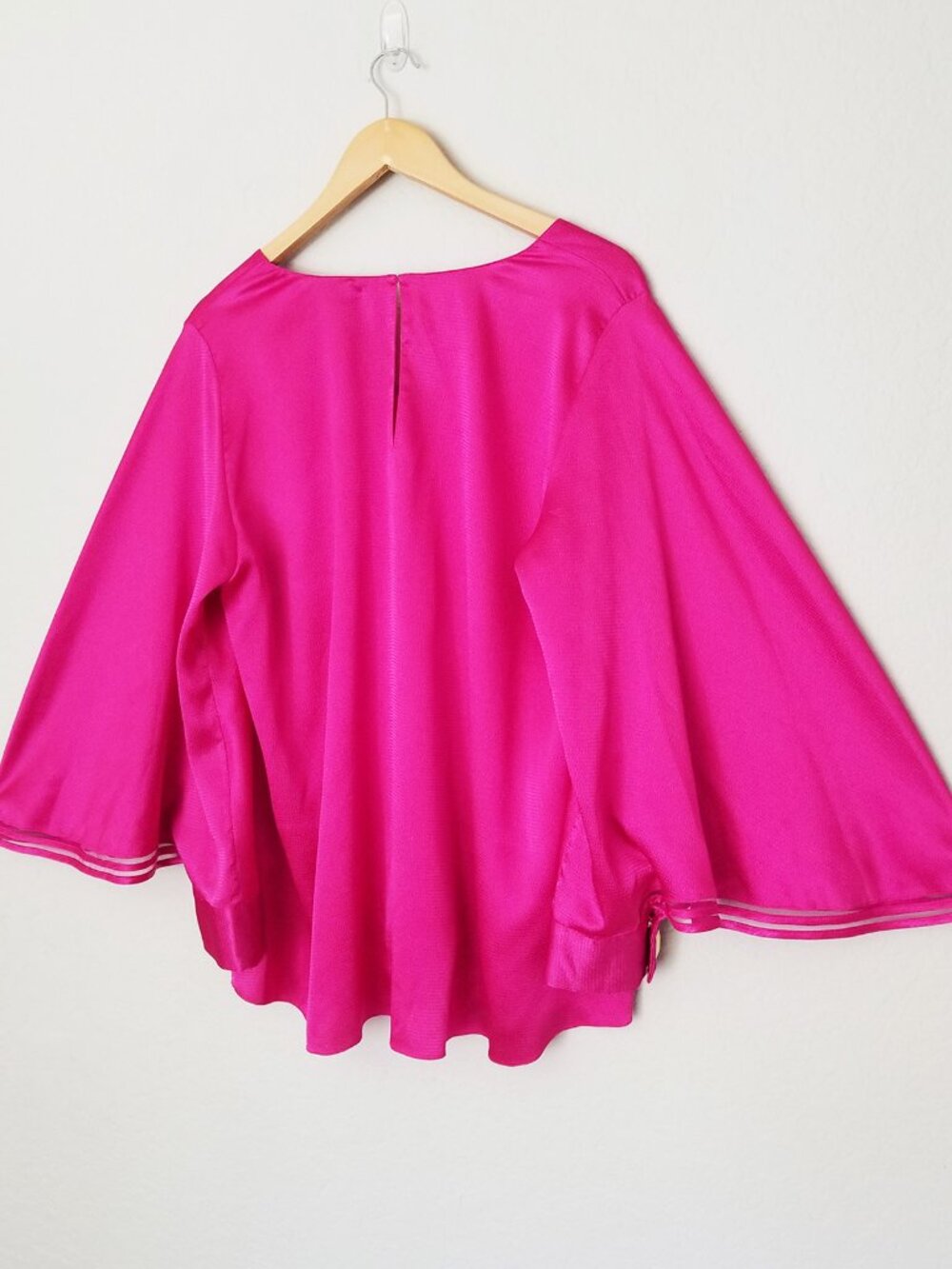 Sachin + Babi Adelaide V Neck Satin Blouse Top Pink Batwing Plus Size 2XL $395 - Picture 4 of 15